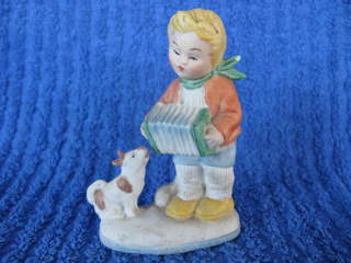 Фарфоровая статуэтка "Мальчик с собачкой" из Германии
