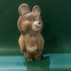 Фарфоровая статуэтка Олимпийский мишка  без клейма.